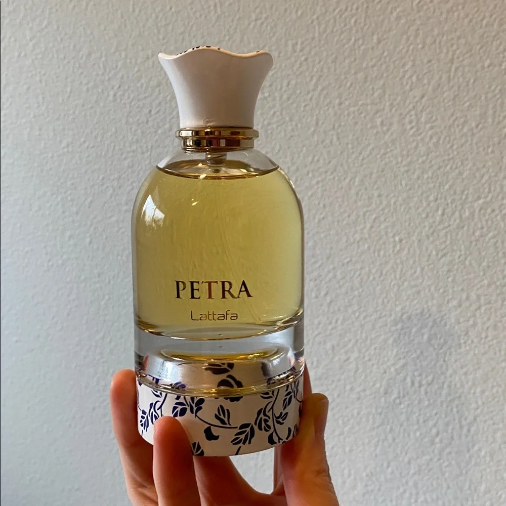 Lattafa Petra Eau De Parfum. 100 ml. 3.4 Fl. OZ. Gorgeous Scent. - Picture 8 of 10